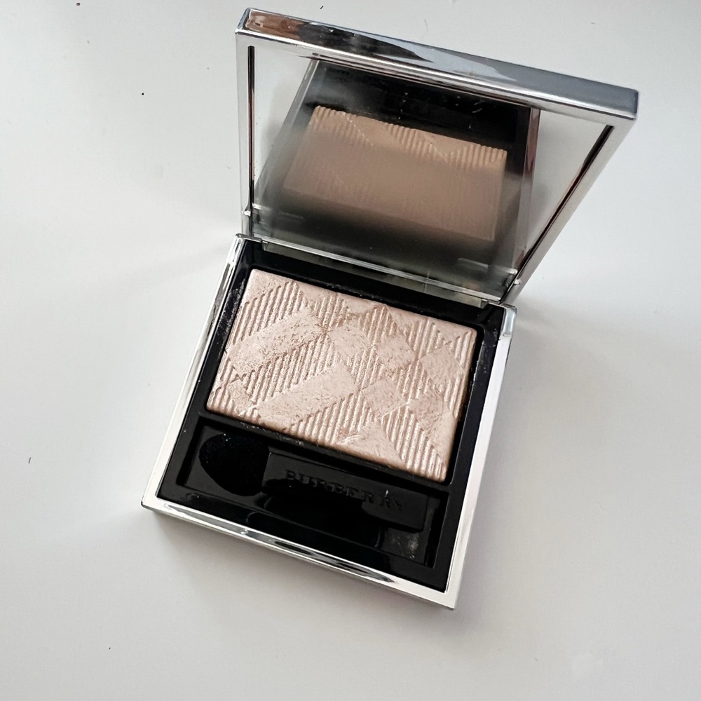 Authentic Burberry Silver Compact with Cream Highlighter